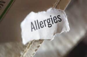 Le mot allergie indiqué sur du papier